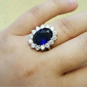 18k Sapphire Swarovski Elements women's Ring Size 8